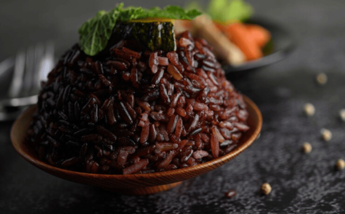 purple-rice-berries-cooked-wooden-dish-with-mint-leaves_1150-19858